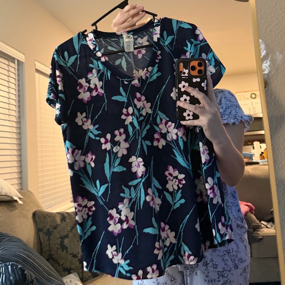 Sew In Love Navy Floral Short Sleeve Top - Picture 2 of 3